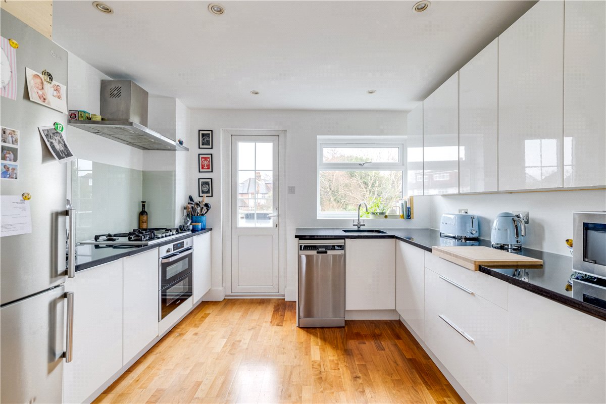 2 bedroom Maisonette, Amerland Road, London, SW18 - Available, Image 4