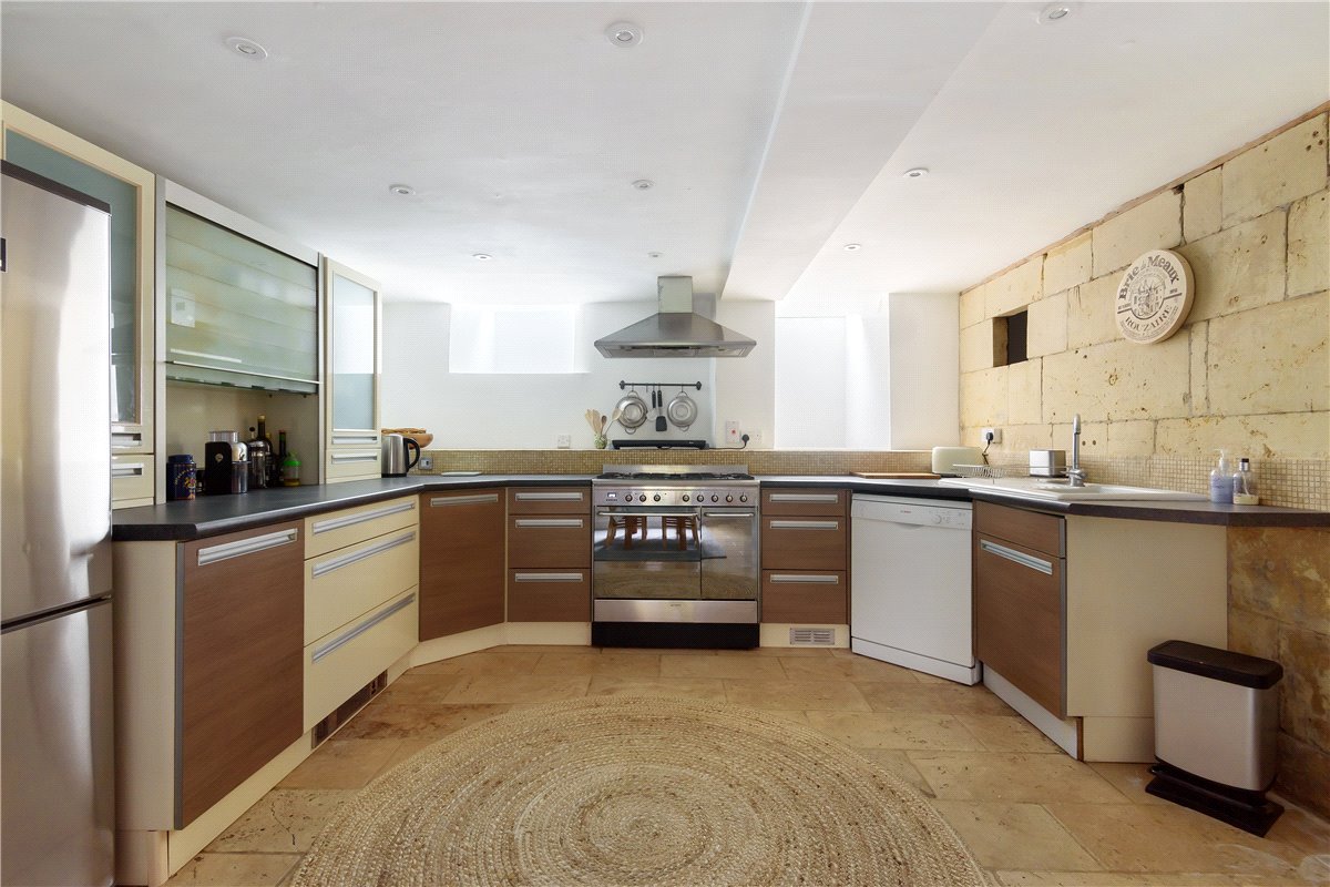 3 bedroom House, Prospect Place, Camden Road, BA1 - , Image 3