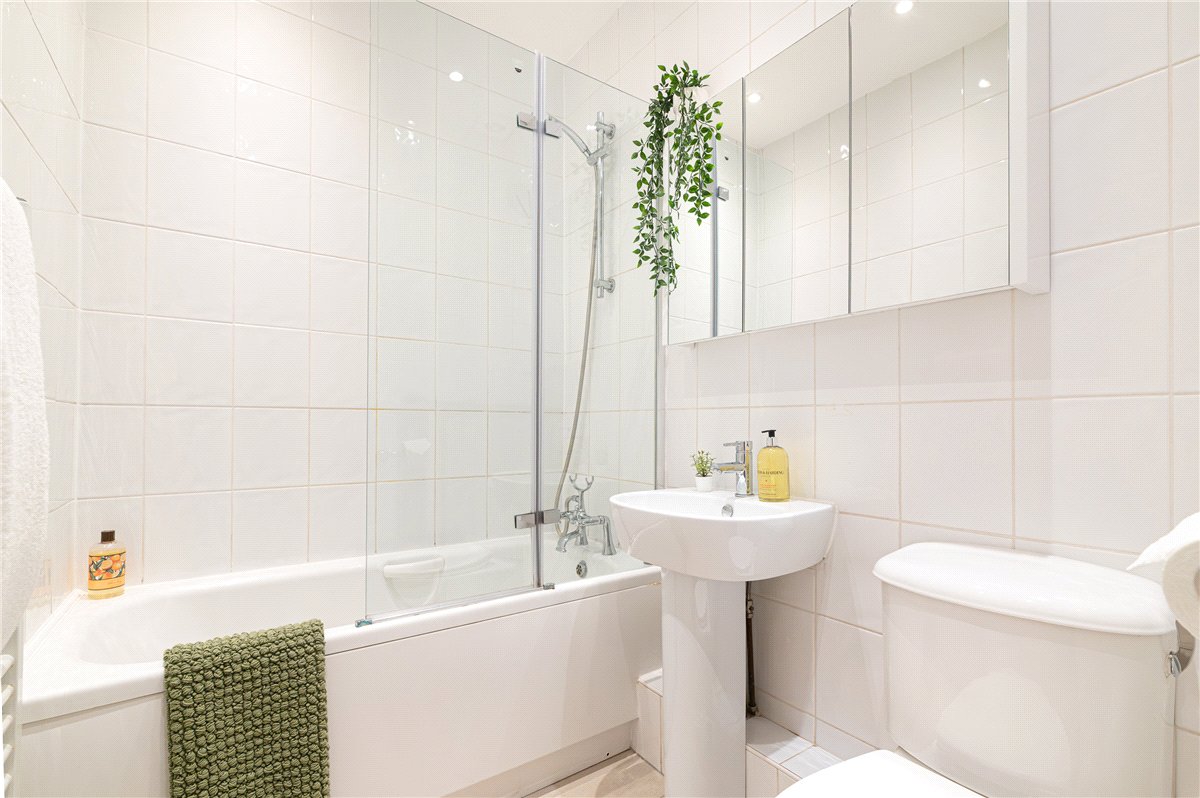 2 bedroom Flat, Lynn Road, London, SW12 - Available, Image 12