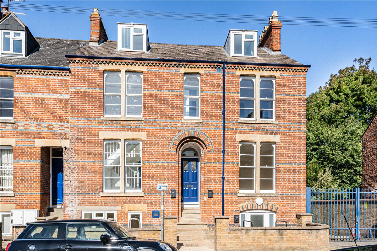 2 bedroom Flat, Walton Crescent, Oxford, OX1 - Available