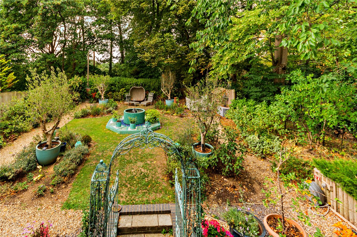 4 bedroom House, Oxford Road, Donnington, RG14 - Available, Image 20