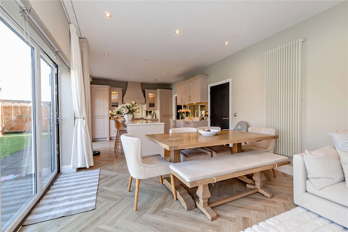 6 bedroom House, Woodland Close, Wetherby, LS22 - Available, Image 4