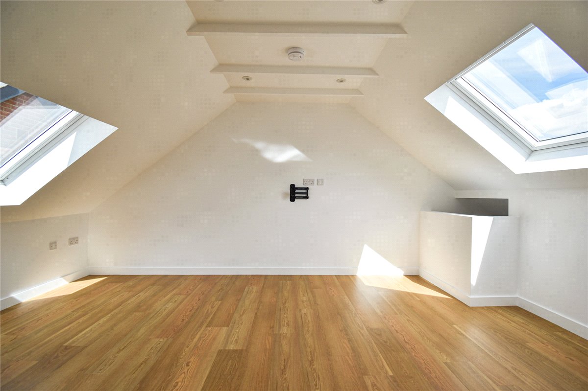2 bedroom Flat, Wellington Court, Wellington Street, CB1 - Available, Image 4