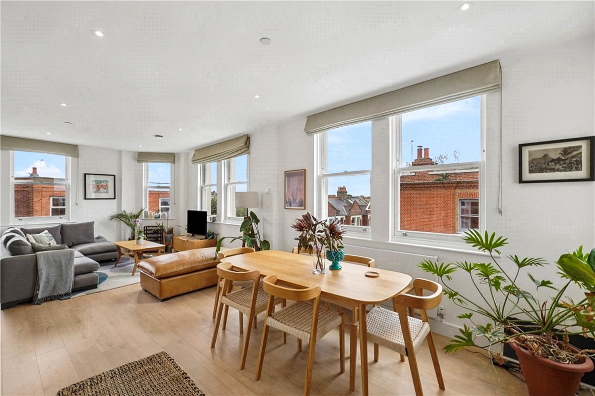 2 bedroom Flat, Munster Road, London, SW6 - 