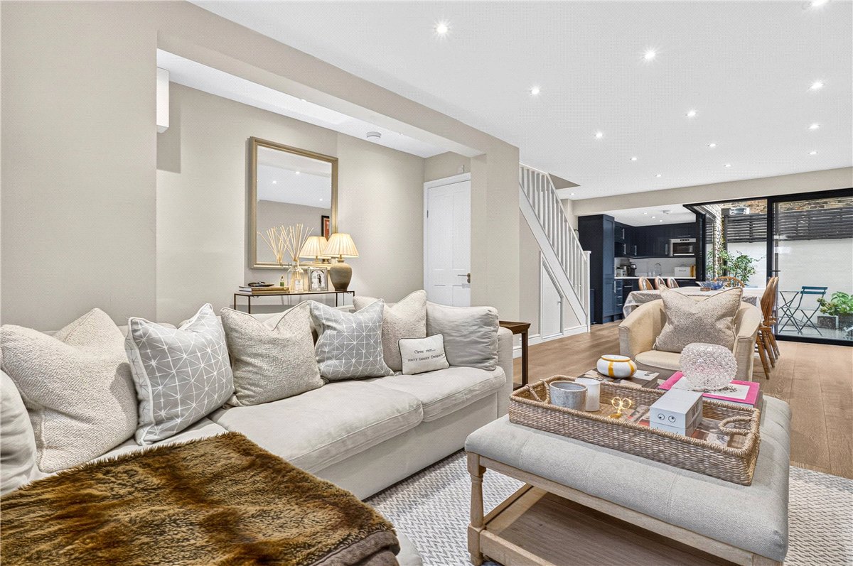 3 bedroom House, Orbain Road, London, SW6 - Available