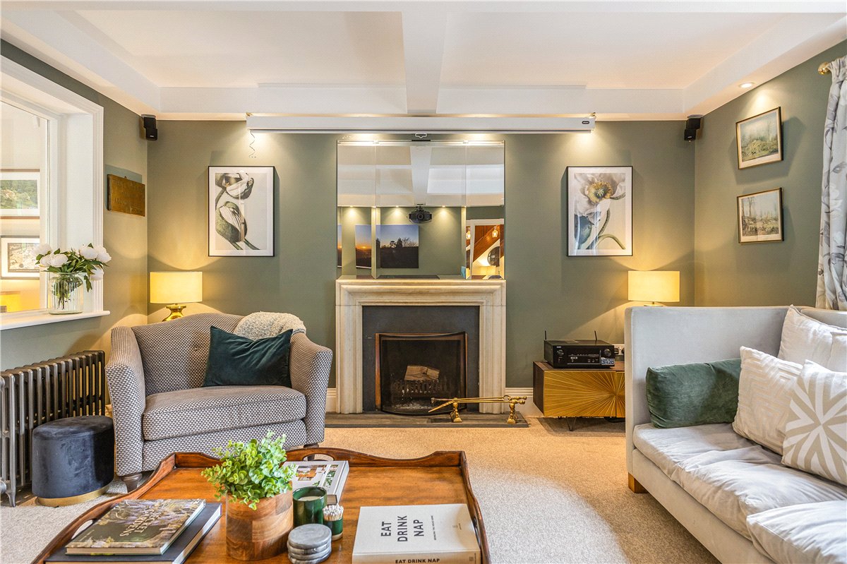 5 bedroom House, The Fairway, Devizes, SN10 - Available, Image 2