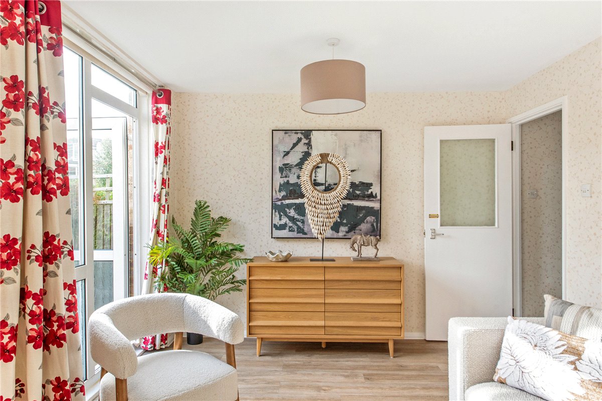 2 bedroom House, Hunter Close, London, SW12 - Available, Image 8