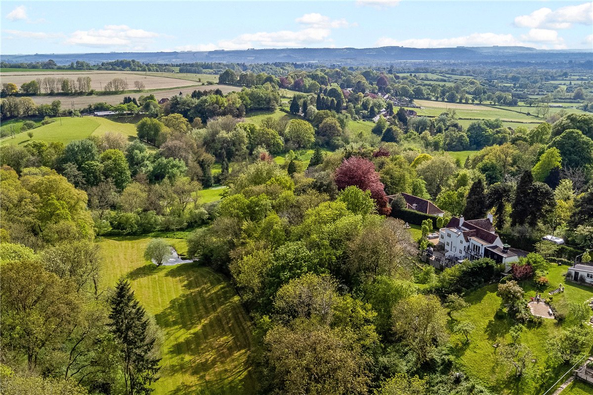 5 bedroom House, The Fairway, Devizes, SN10 - Available, Image 1