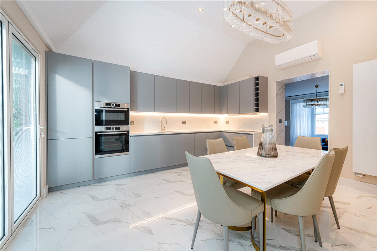 4 bedroom Flat, Duke Street, Mayfair, W1K - Available, Image 6