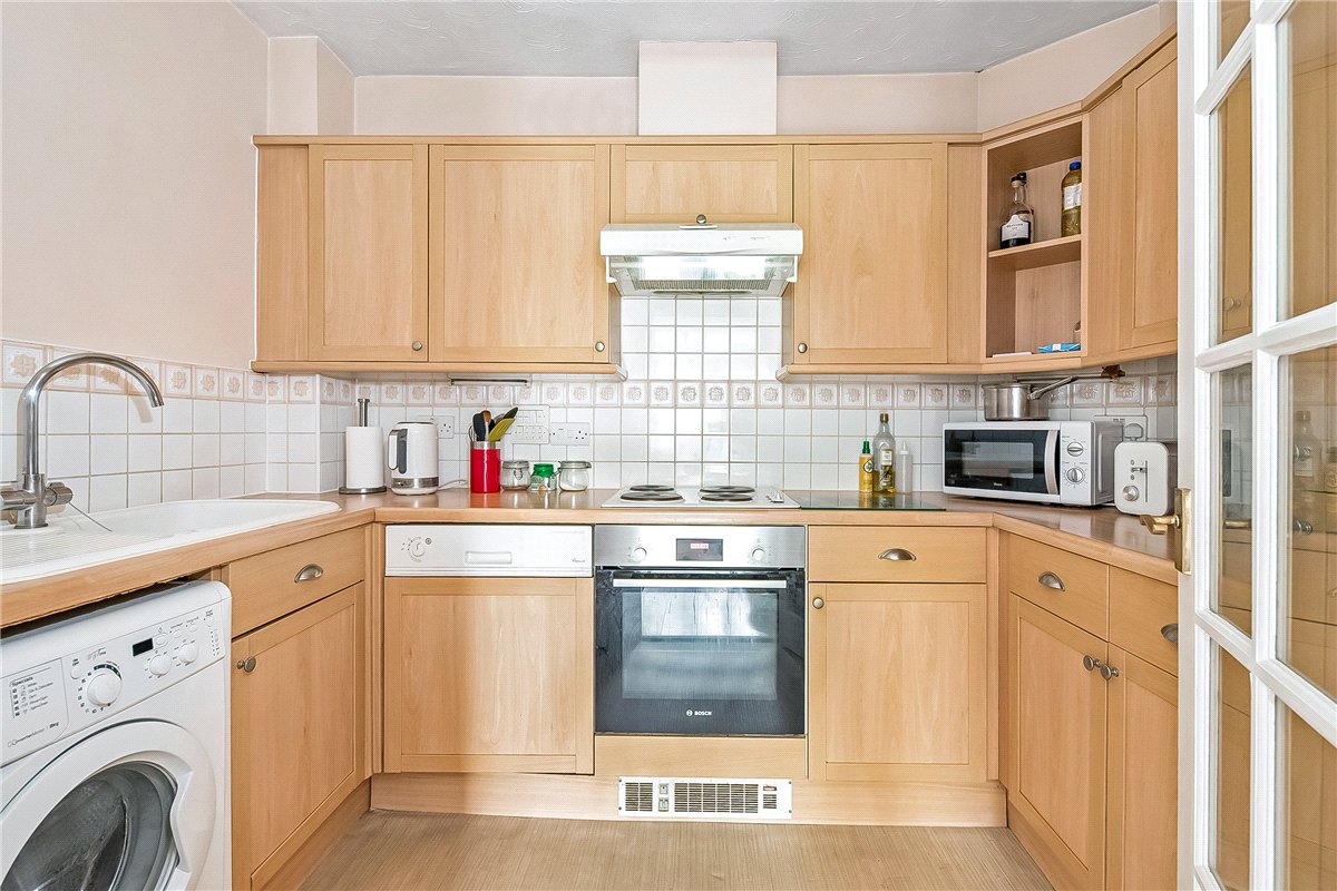 2 bedroom Flat, Sunbury-on-Thames, Surrey, TW16 - Available, Image 4