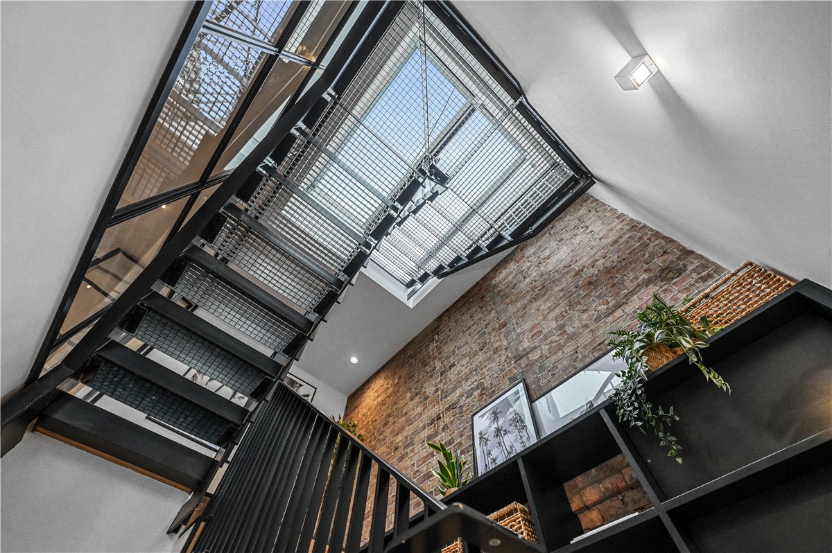 2 bedroom Flat, Great Titchfield Street, London, W1W - , Image 3