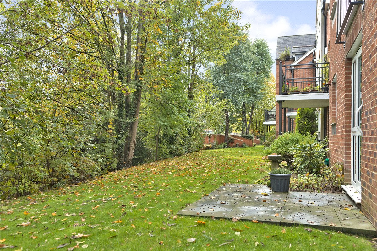 1 bedroom Flat, Kelham Gardens, Marlborough, SN8 - , Image 7
