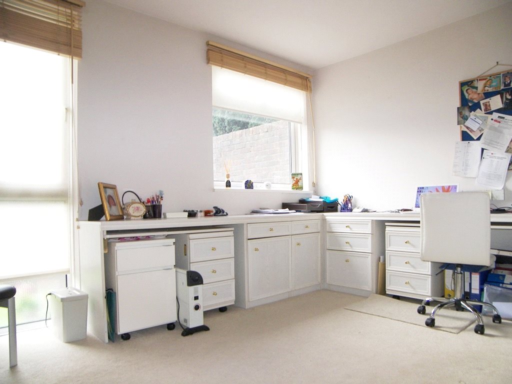 2 bedroom Flat, Ashburnham Road, Richmond, TW10 - Let Agreed, Image 3