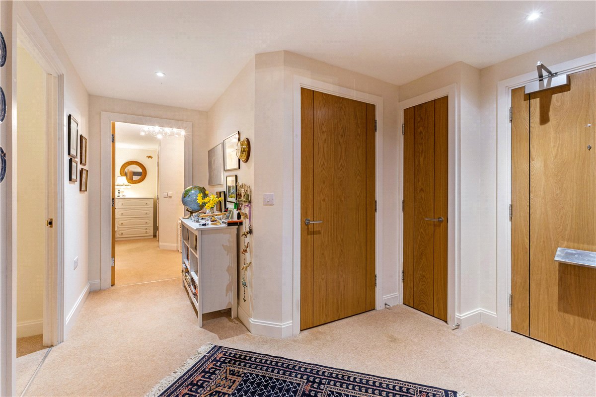 2 bedroom Flat, Granham Close, Marlborough, SN8 - Available, Image 5