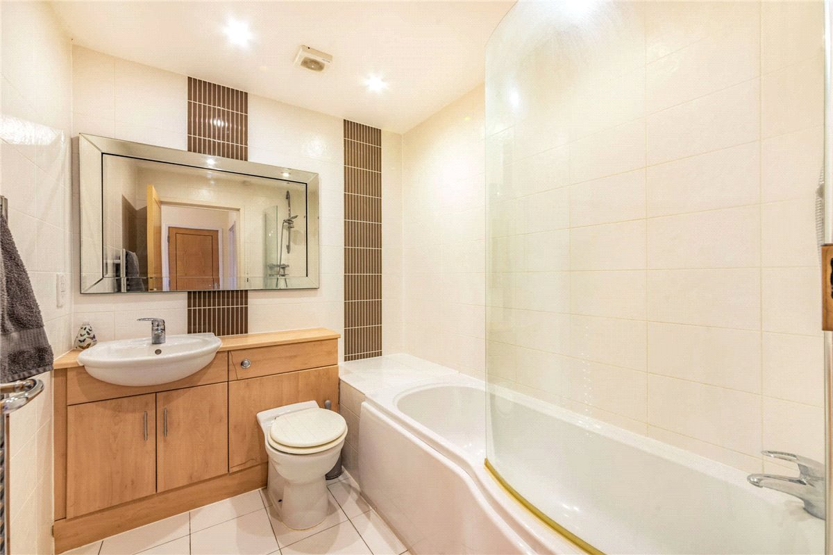 2 bedroom Flat, Old Bath Road, Newbury, RG14 - Under Offer, Image 5