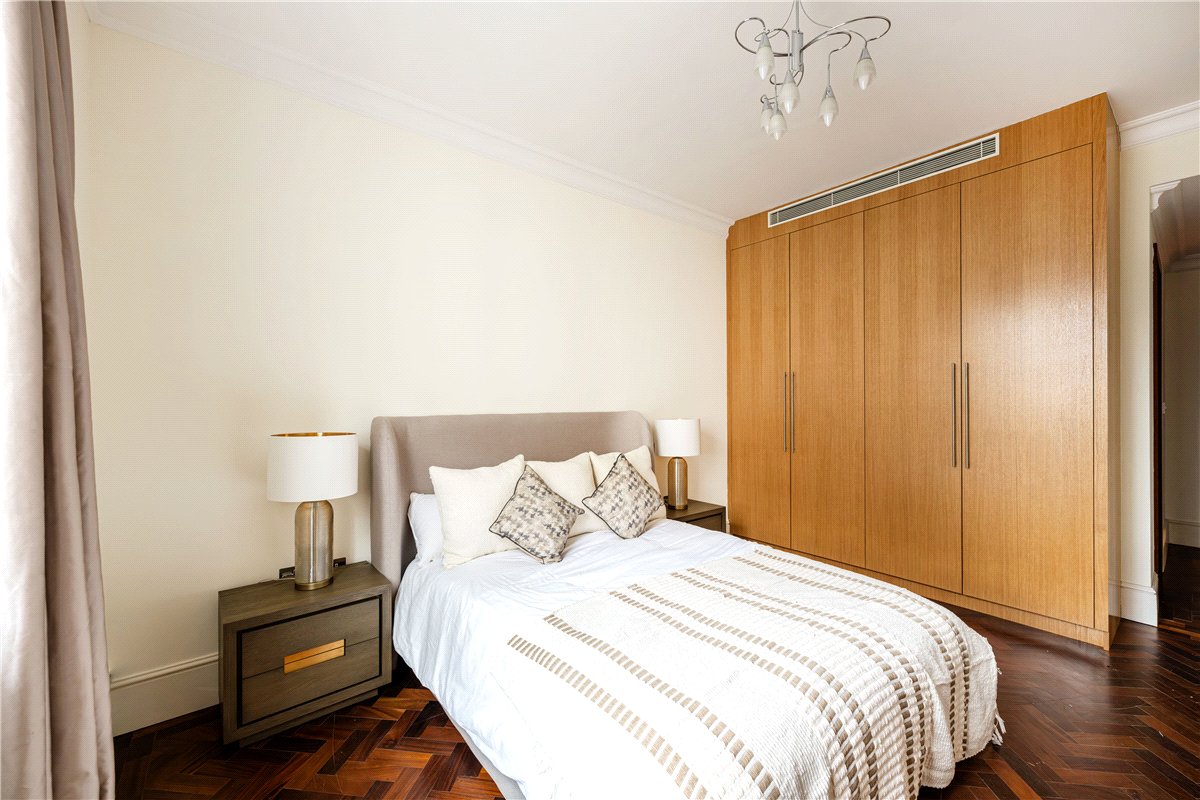 2 bedroom Flat, Grosvenor Square, Mayfair, W1K - Available, Image 17