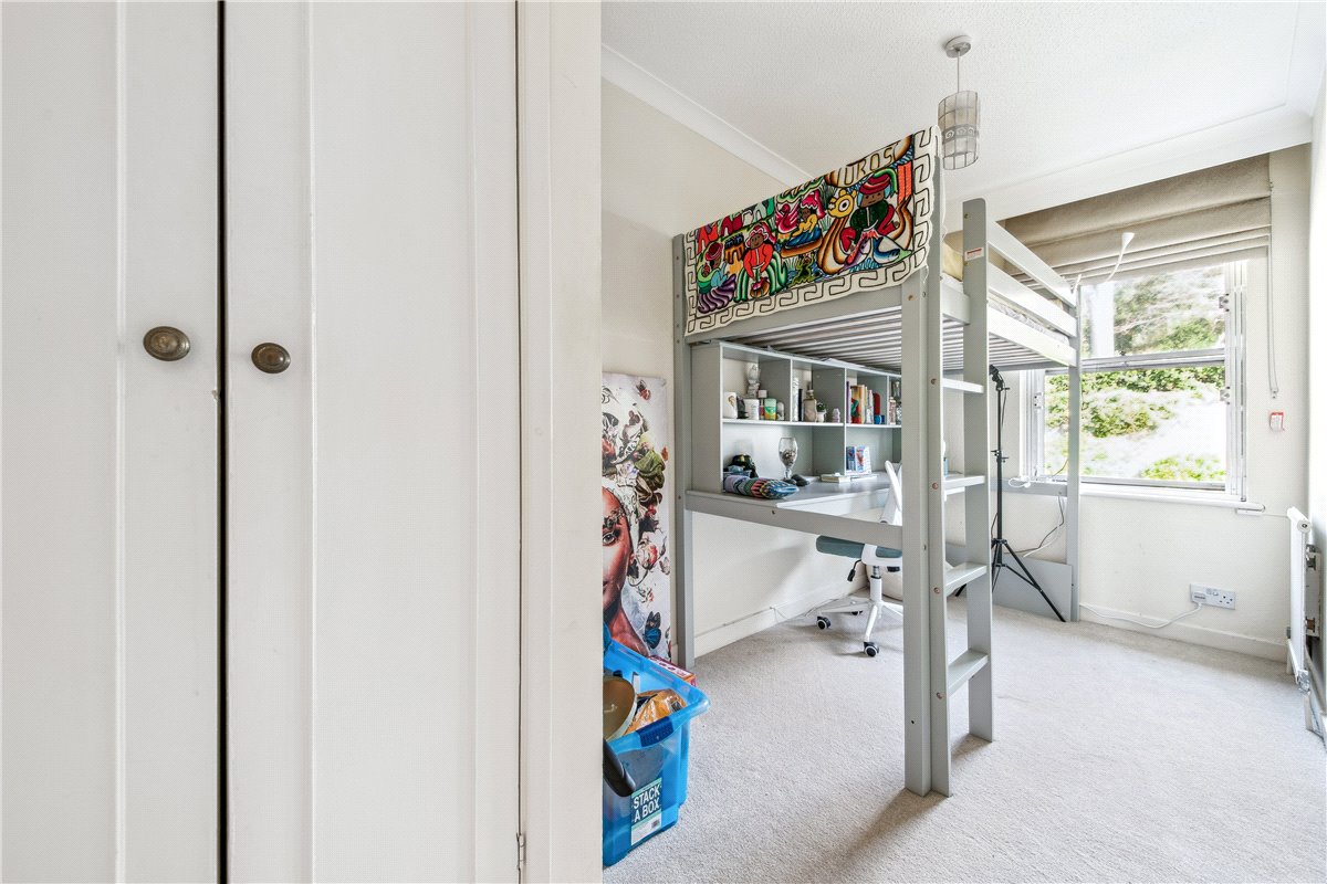 3 bedroom House, Heights Close, Hillview, SW20 - Sold STC, Image 3