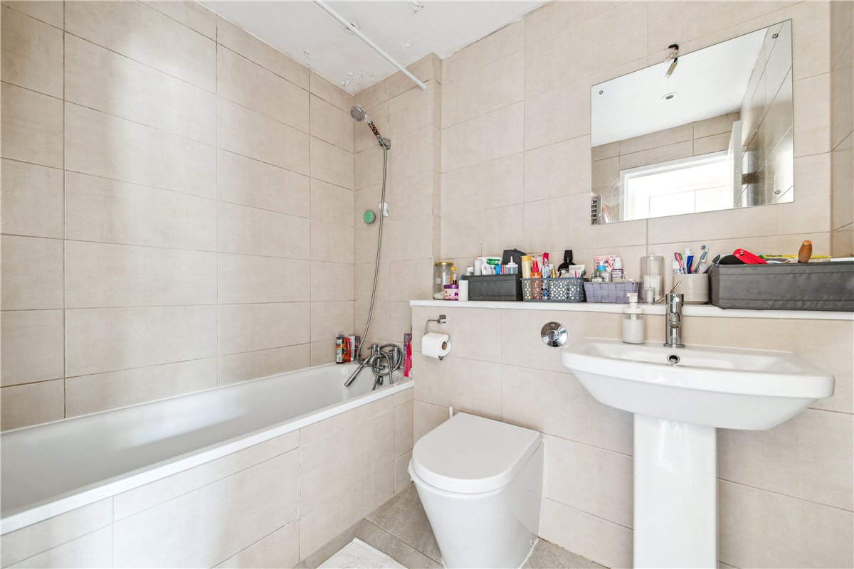 3 bedroom House, Heights Close, Hillview, SW20 - Sold, Image 3