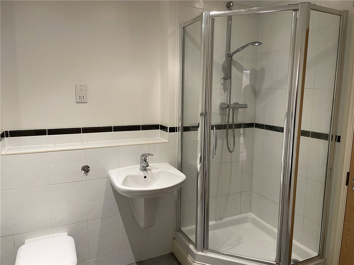 2 bedroom Flat, Newtown Road, Newbury, RG14 - , Image 5