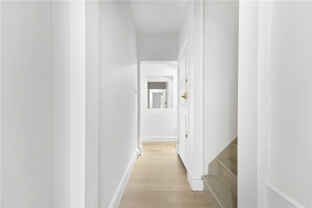 3 bedroom Flat, Cadogan Square, Knightsbridge, SW1X - Available, Image 11