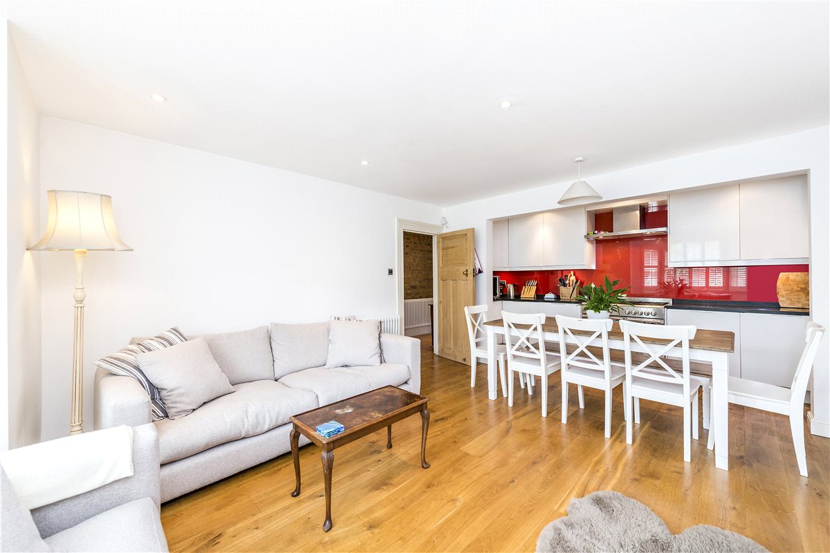 2 bedroom Flat, North Side Wandsworth Common, London, SW18 - , Image 3