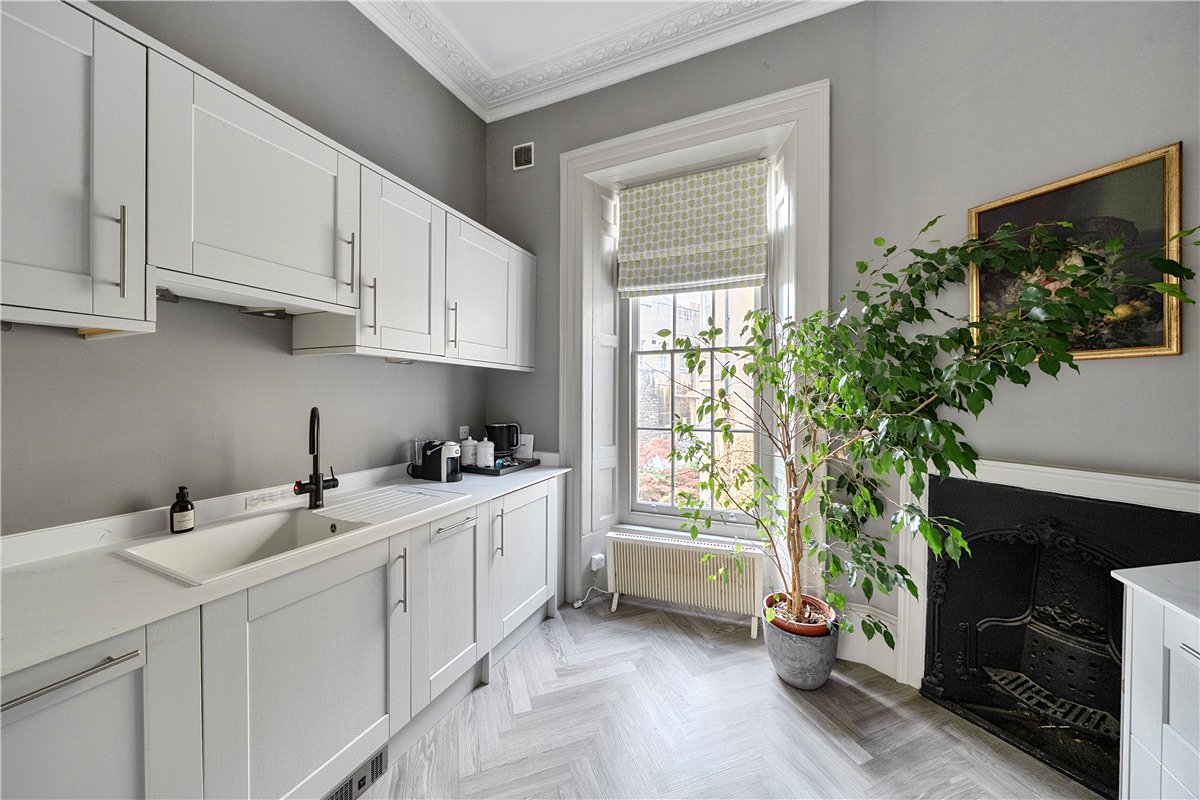3 bedroom Maisonette, Pierrepont Street, Bath, BA1 - Available, Image 1