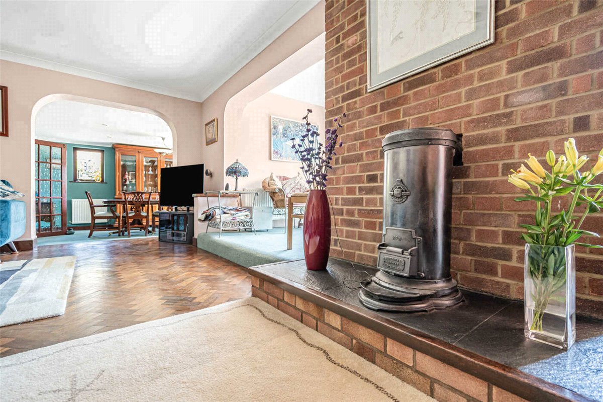 5 bedroom House, Charnocks Close, Gamlingay, SG19 - Available, Image 2
