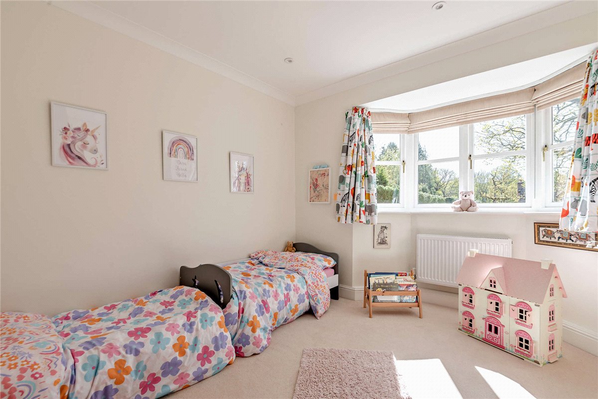 5 bedroom House, Oak Close, Baughurst, RG26 - Available, Image 19