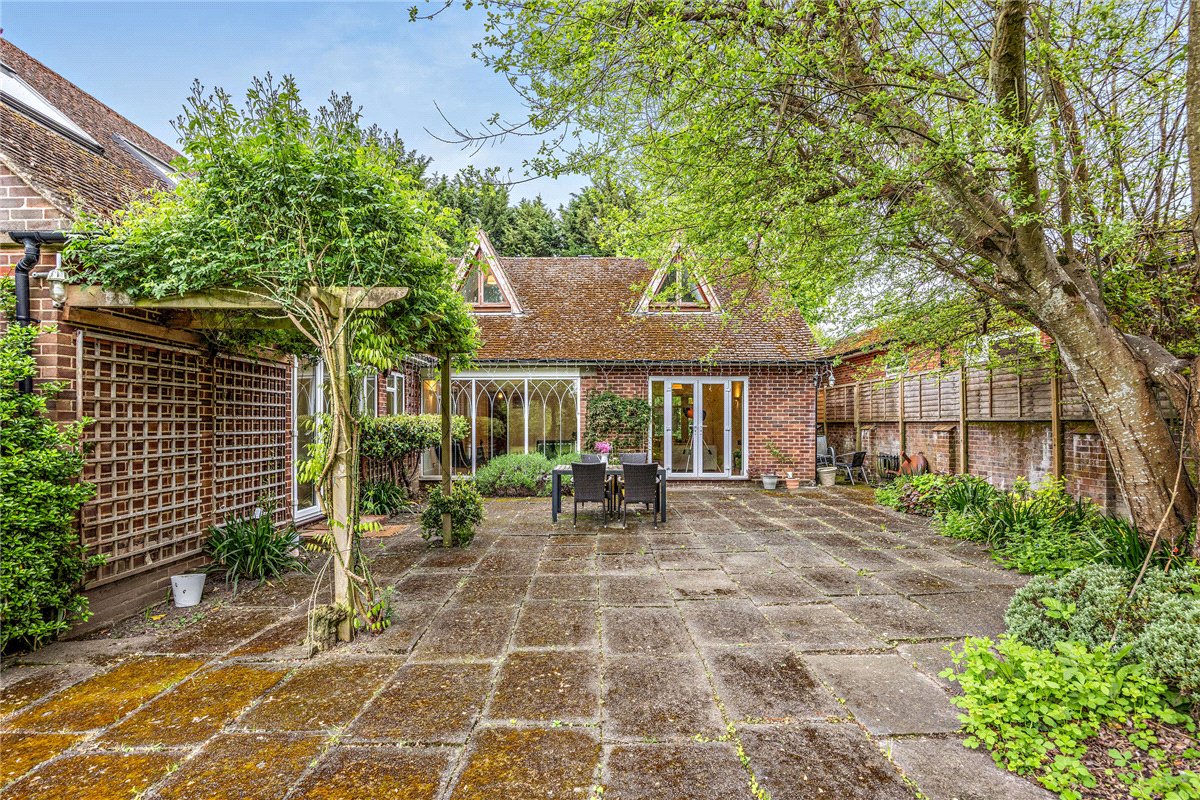 5 bedroom House, Andover Road, Newbury, RG14 - Available, Image 33