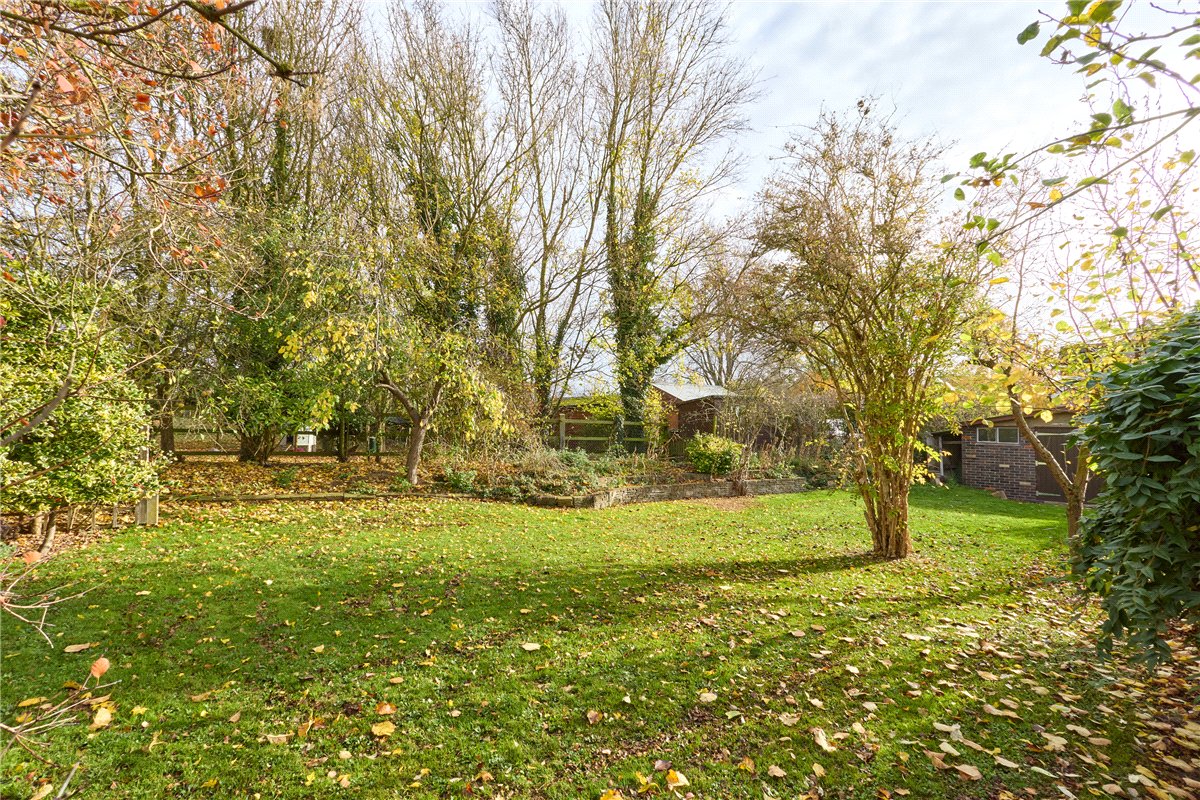 6 bedroom Bungalow, Church Street, Thriplow, SG8 - Available, Image 3