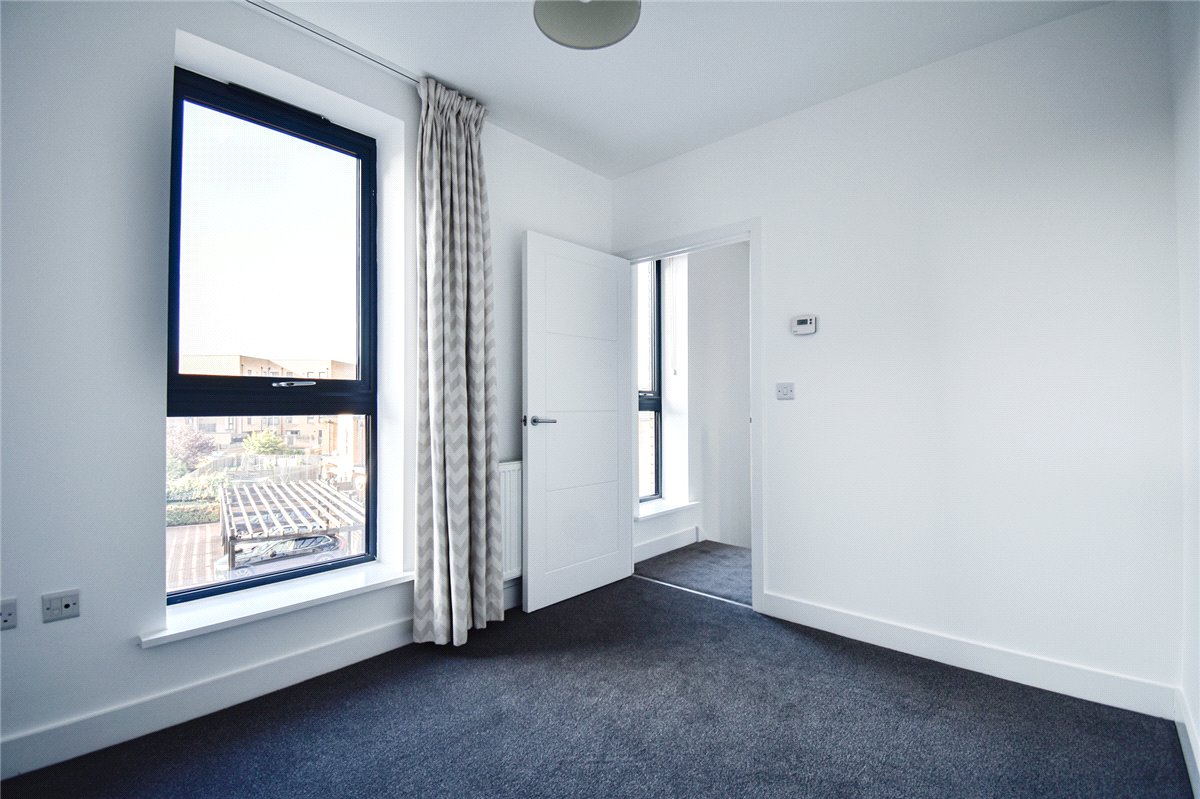 3 bedroom House, Whittle Avenue, Trumpington, CB2 - , Image 11