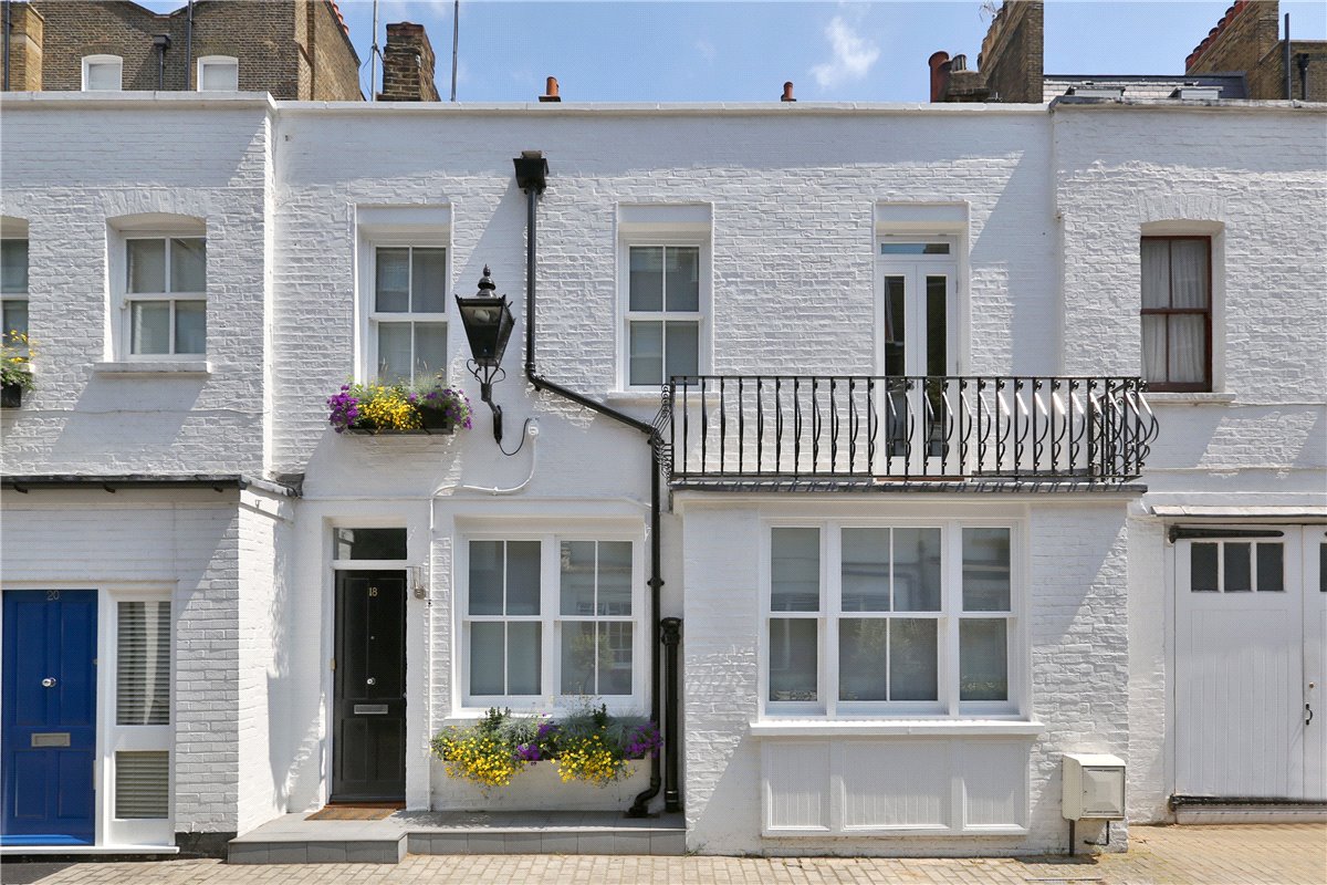 2 bedroom House, Gloucester Place Mews, Marylebone, W1U - Available