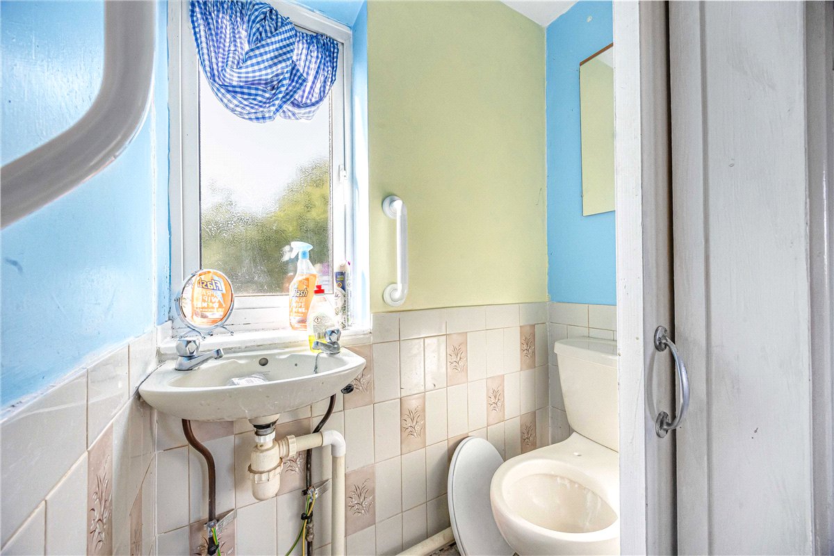 3 bedroom House, Church Street, Great Bedwyn, SN8 - Available, Image 11