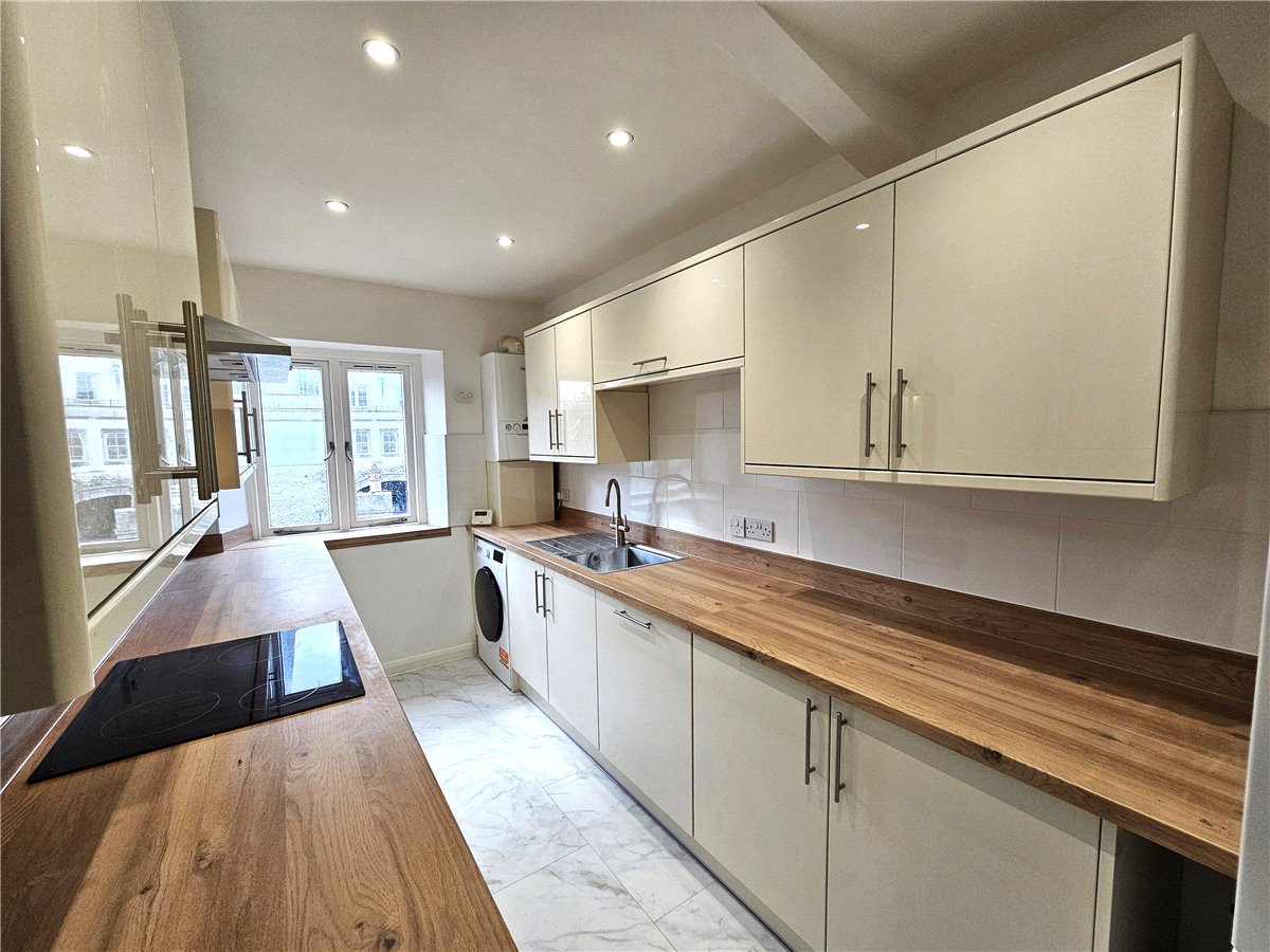 3 bedroom Flat, Caxton Court, Grove Street, BA2 - Let Agreed, Image 8