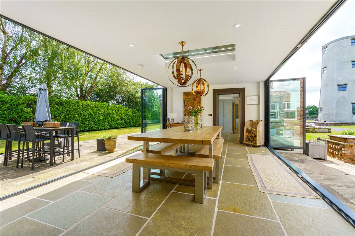 6 Bedroom Single Family Home/House's Image 12