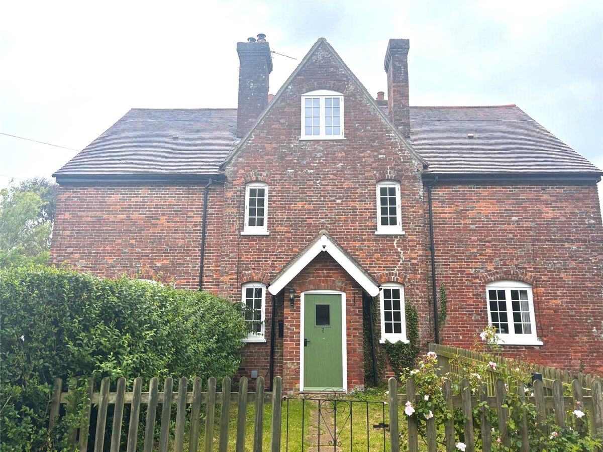 3 bedroom House, Halls Place, Rigshill Road, ME13 - 