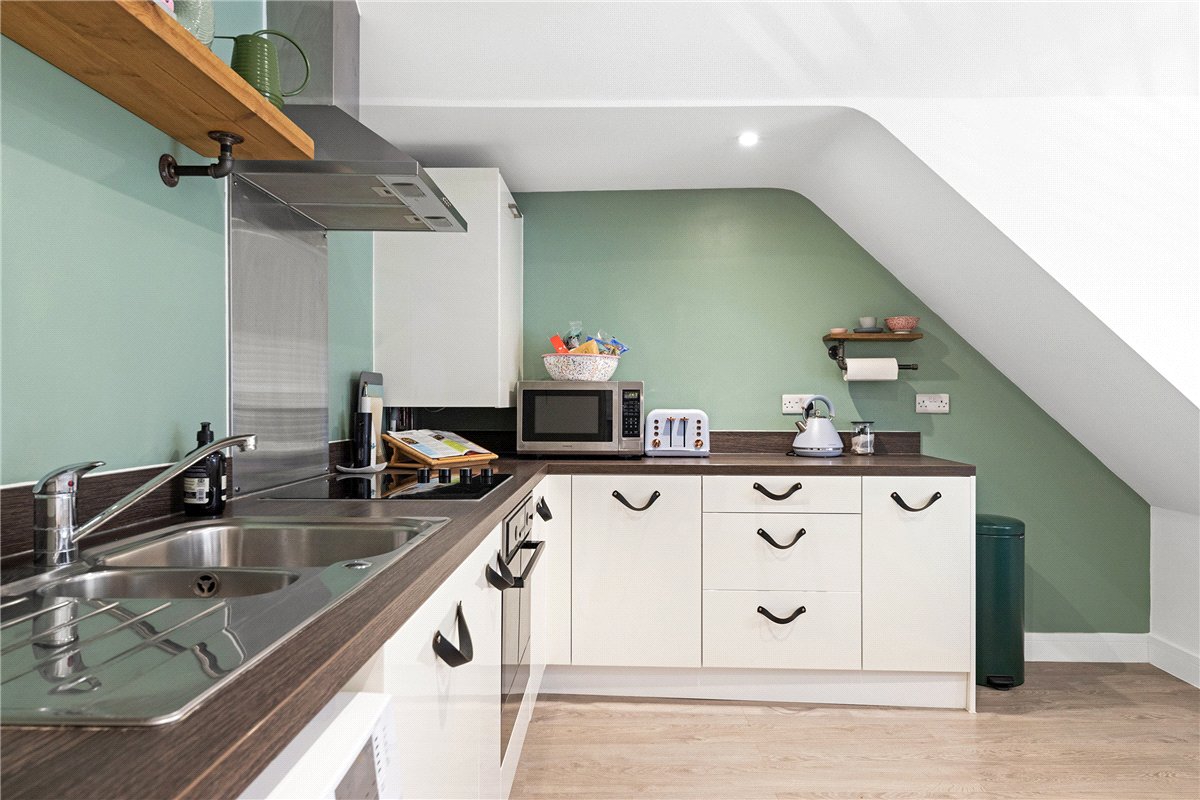 1 bedroom Flat, Ditton Grove, Esher, KT10 - Available, Image 4