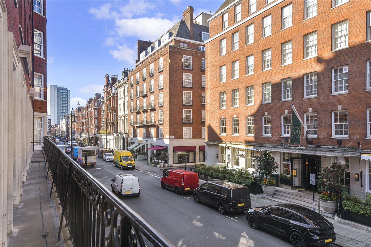 4 bedroom Flat, Grosvenor Square, Mayfair, W1K - Available, Image 5