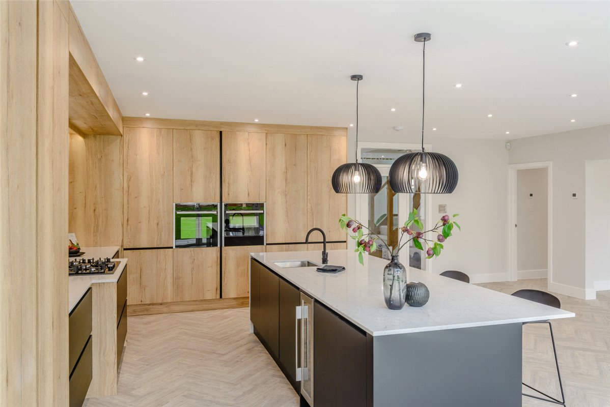 5 bedroom House, The Promenade, Wellingborough, NN8 - Sold, Image 2