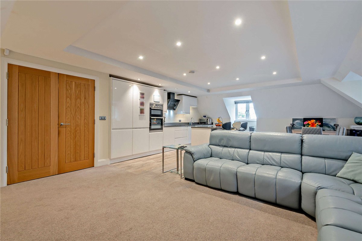 2 bedroom Flat, The Dolmans, Shaw, RG14 - Sold, Image 11