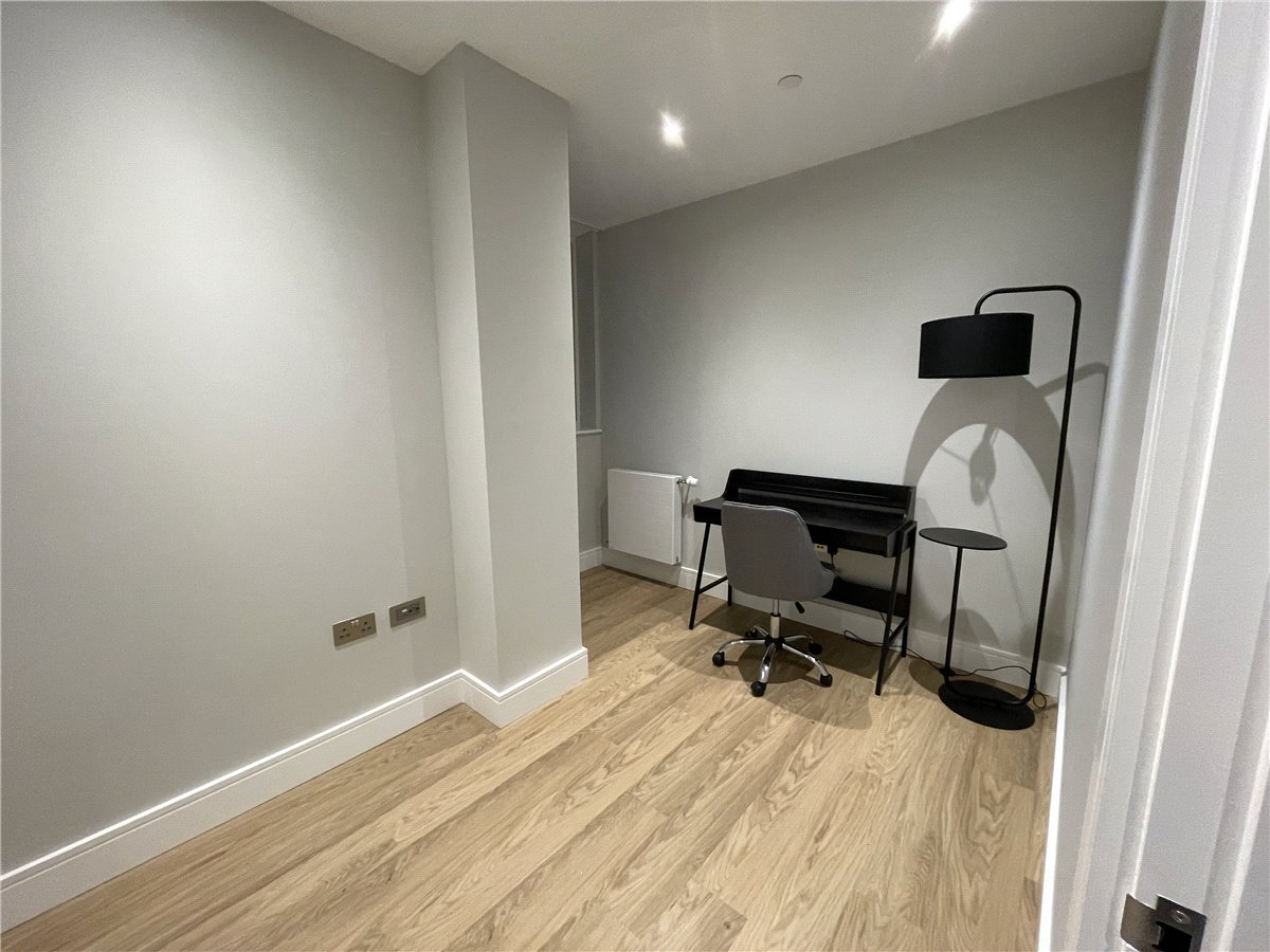 3 bedroom Flat, Greyhound Parade, Wimbledon Grounds, London, SW17 - , Image 7