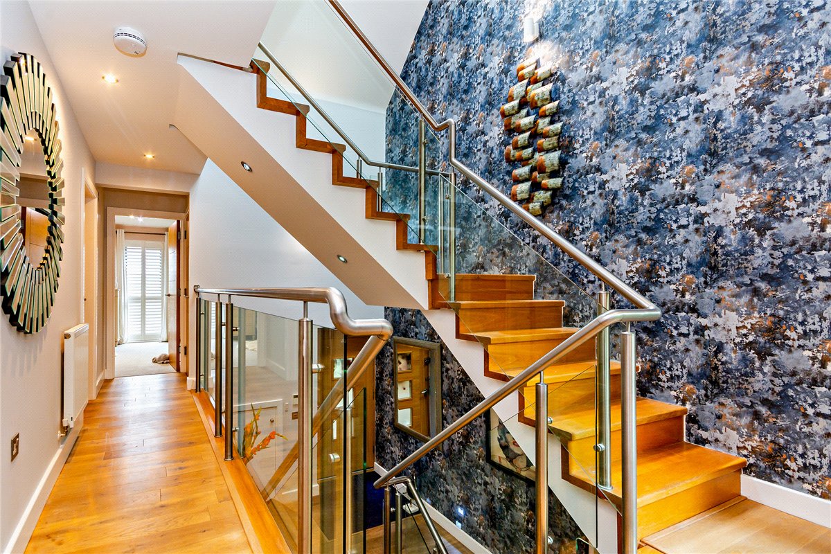 4 bedroom House, Oxford Road, Donnington, RG14 - Available, Image 9