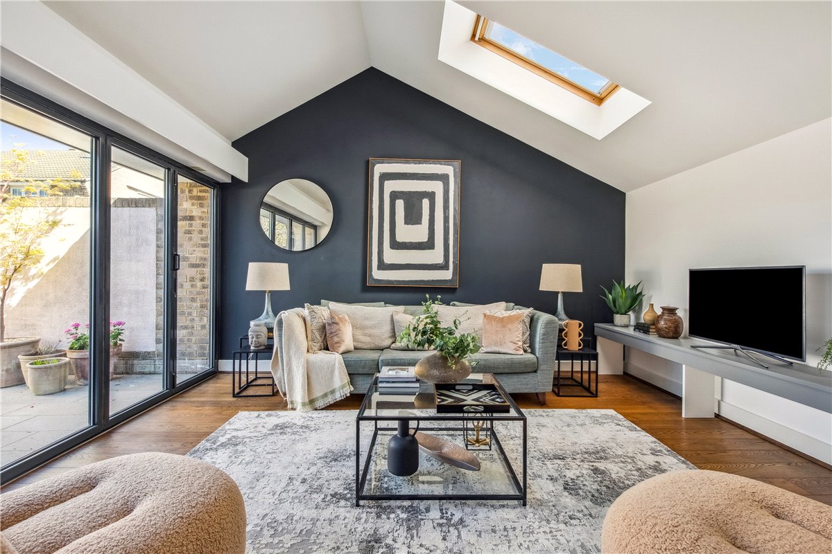 1 bedroom House, St. Anthony's Close, College Gardens, SW17 - Sold