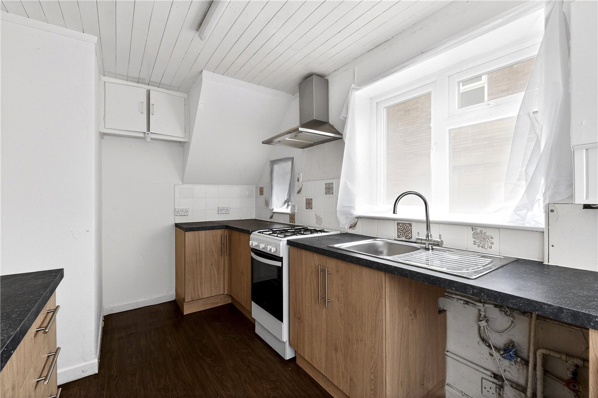 3 bedroom House, Kingsway, Bredbury, SK6 - Available, Image 6
