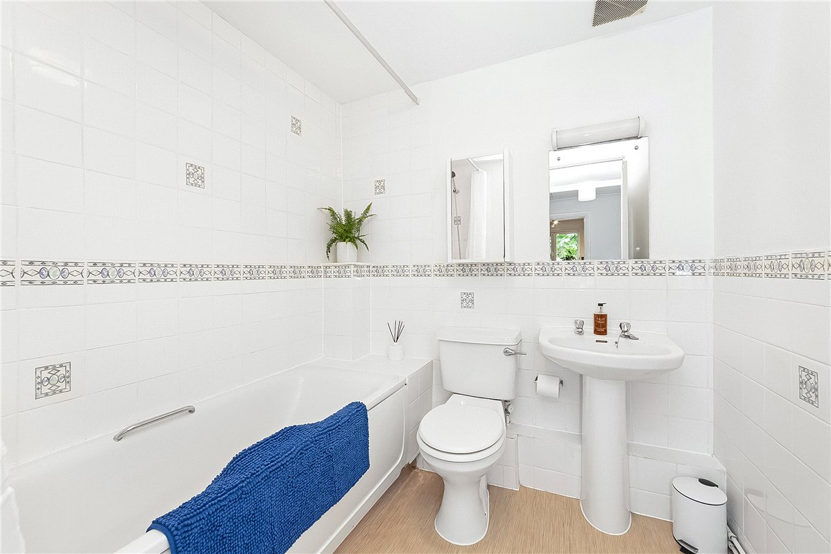 2 bedroom Flat, St. James's Drive, London, SW12 - Available, Image 9