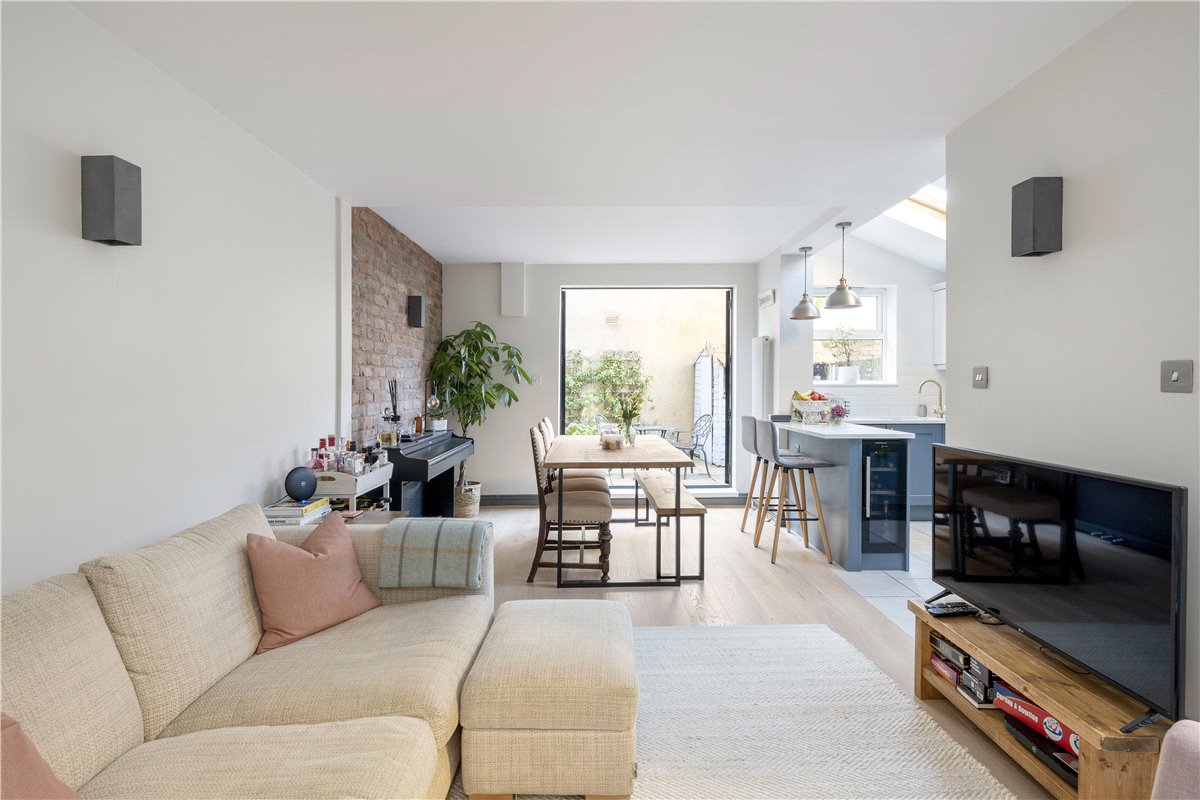 2 bedroom Flat, Foxmore Street, London, SW11 - Sold, Image 6