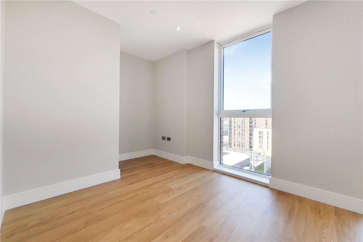 2 bedroom Flat, Greyhound Parade, Wimbledon Grounds, London, SW17 - , Image 3