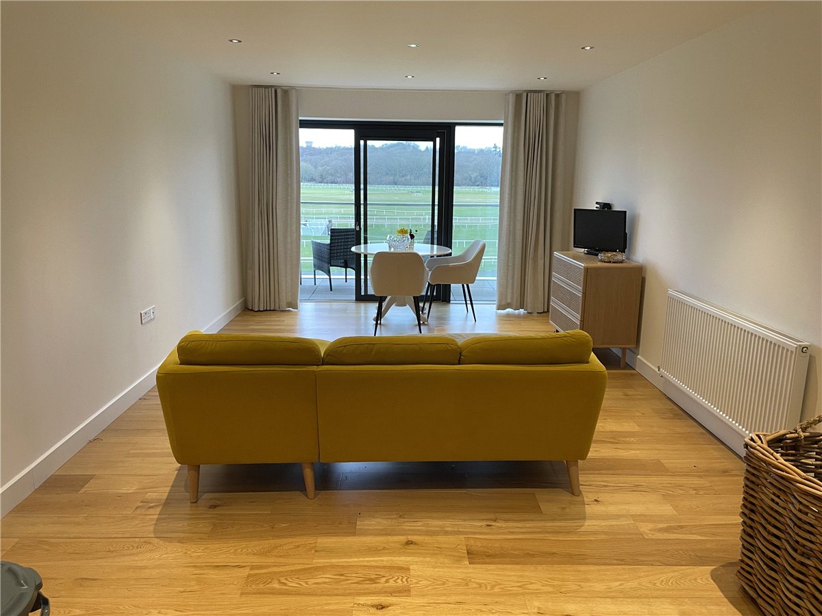 2 bedroom Flat, Kingman Way, Newbury, RG14 - Let Agreed, Image 3
