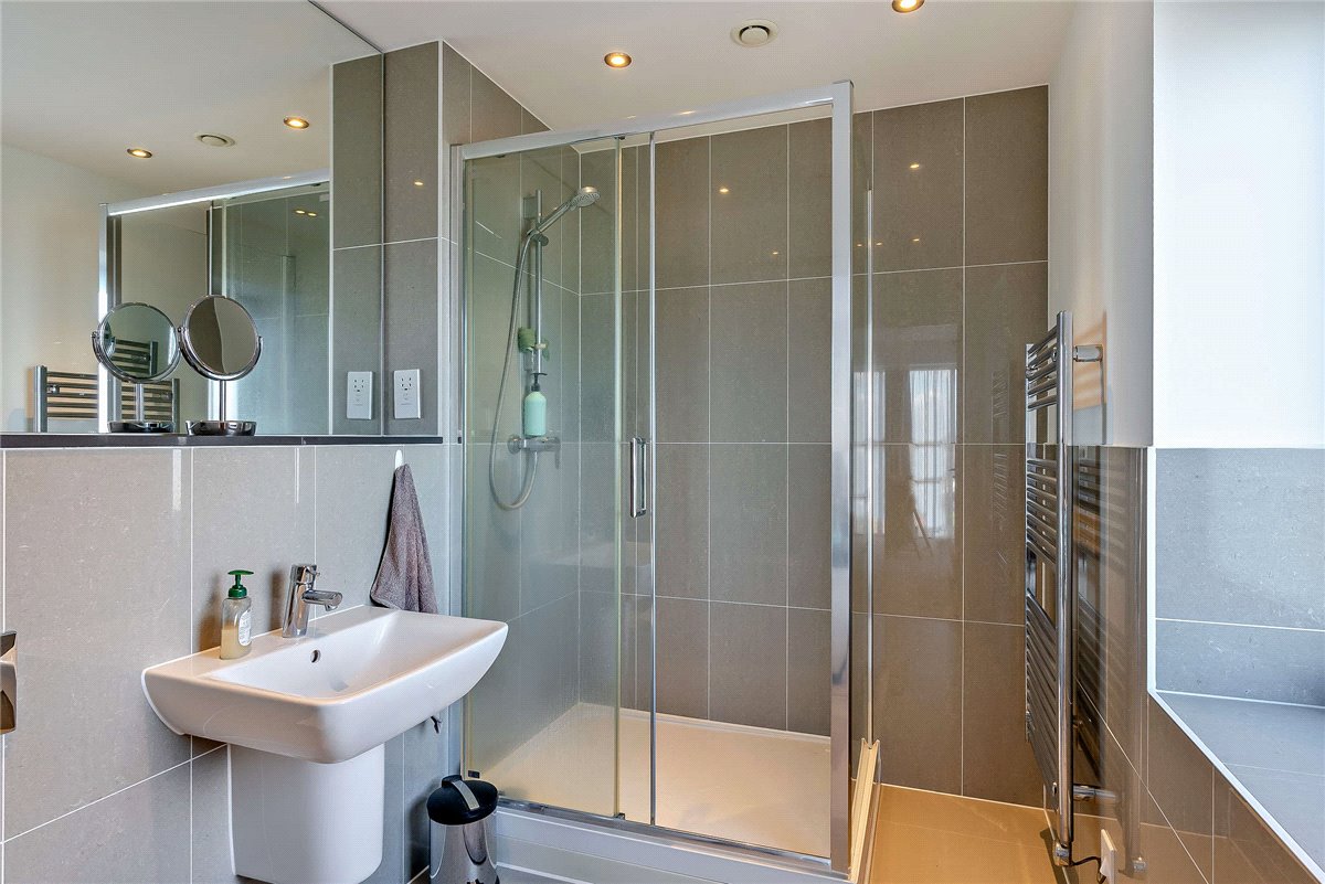 2 bedroom Flat, Kingman Way, Newbury, RG14 - Available, Image 6