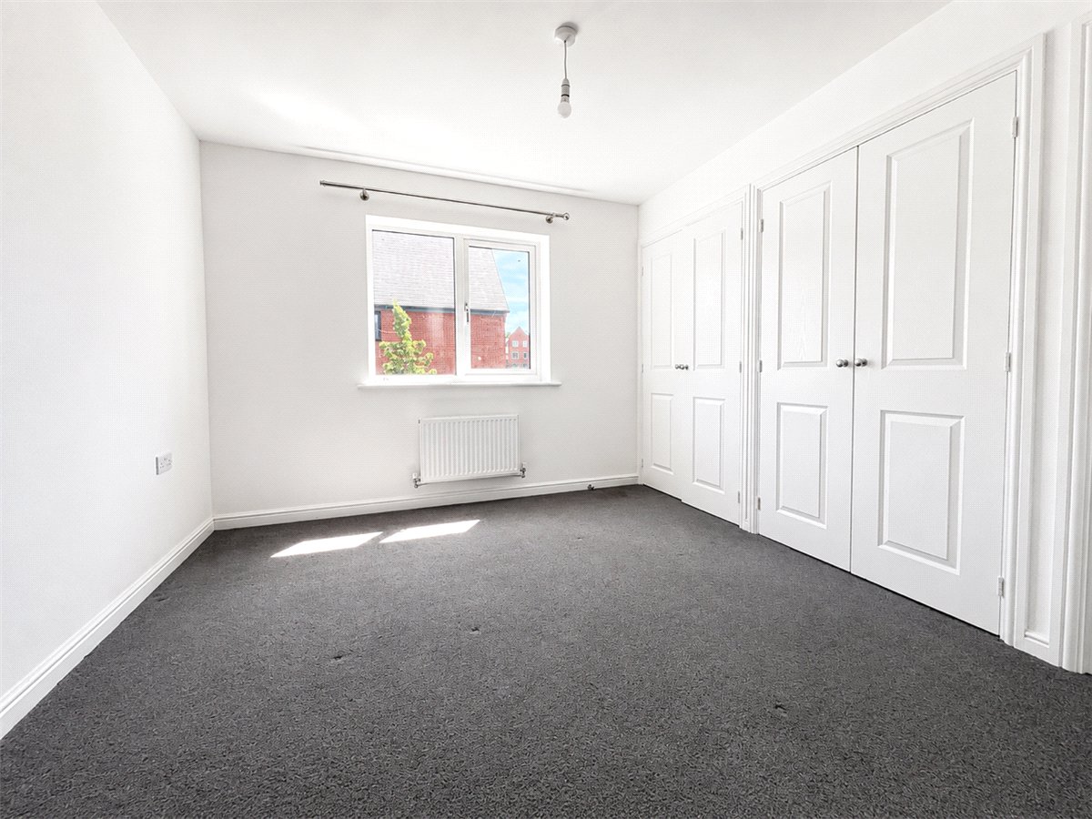 4 bedroom House, Flagpond Road, Whiteley, PO15 - Available, Image 11